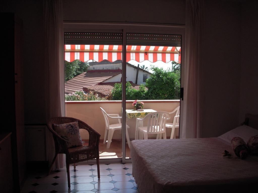 Residence Hotel Edy Imperia Exterior photo