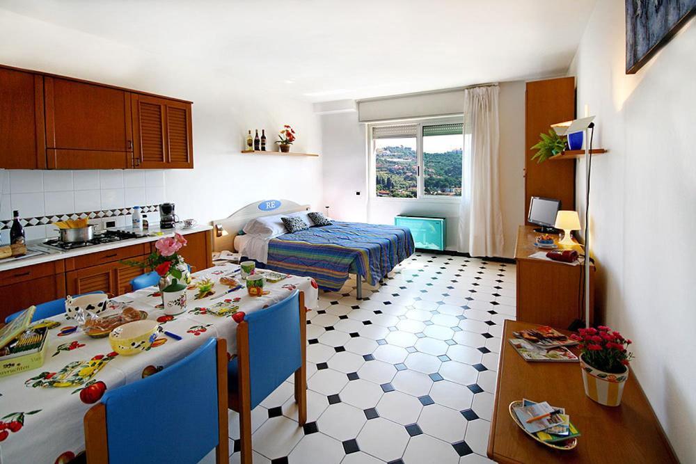 Residence Hotel Edy Imperia Exterior photo