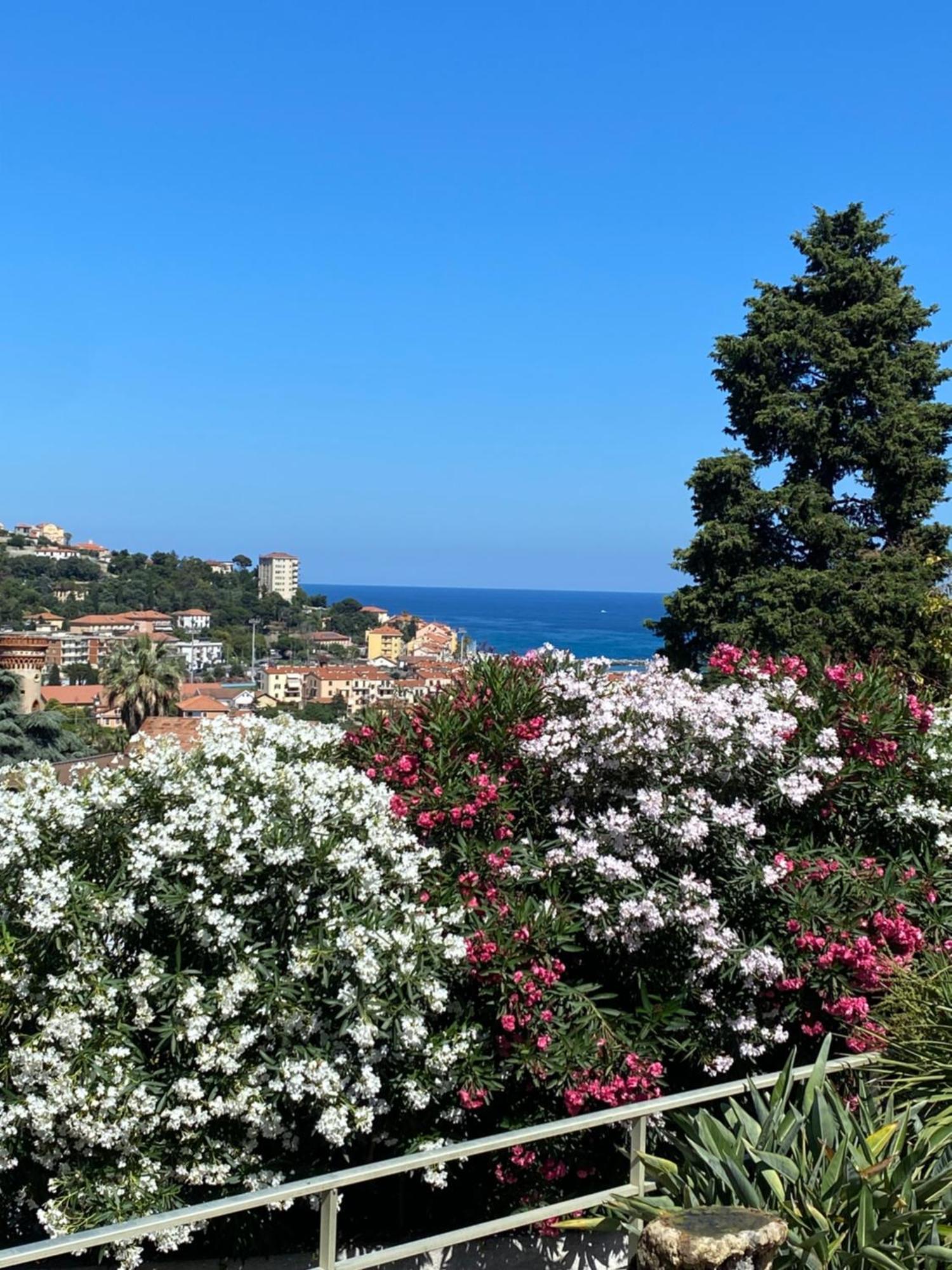 Residence Hotel Edy Imperia Exterior photo