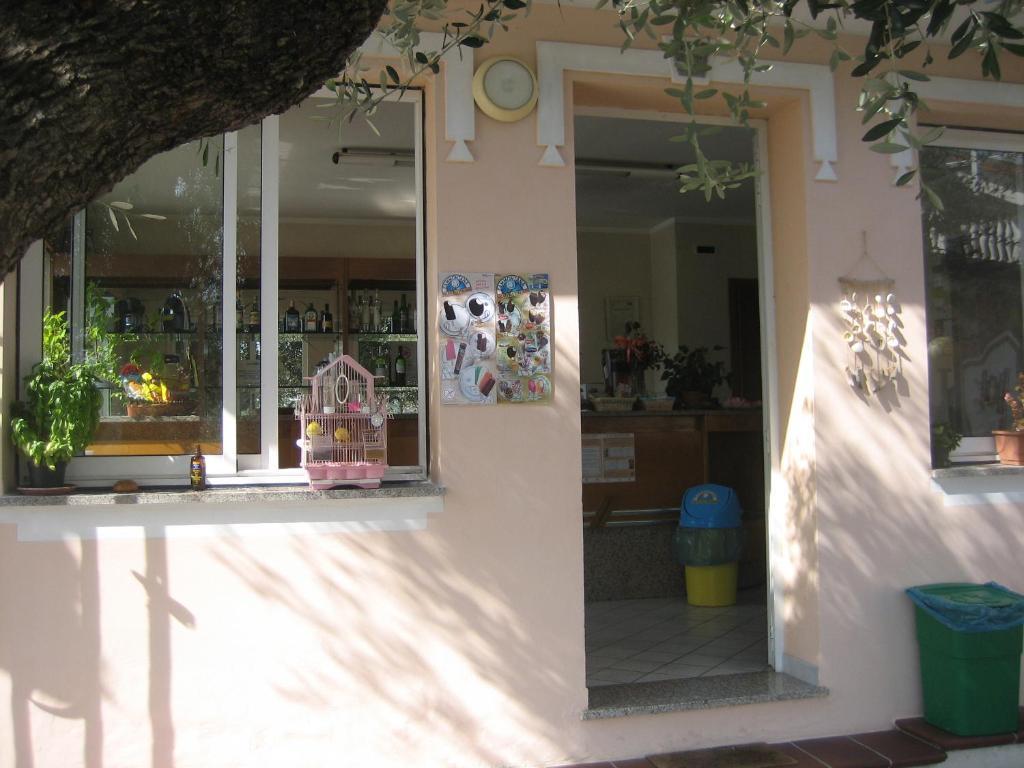 Residence Hotel Edy Imperia Exterior photo